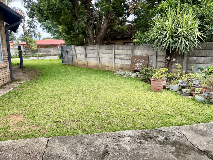 To Let 3 Bedroom Property for Rent in Oos Einde North West